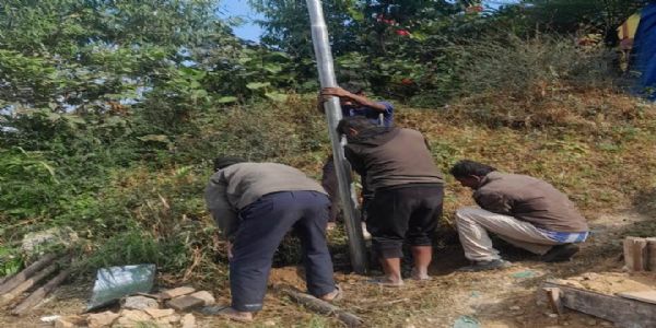 हाम्रो गाउँ हाम्रो समाधान अन्तर्गत घैयाबारीमा स्ट्रिट लाइट लगाउने कार्य शुरु