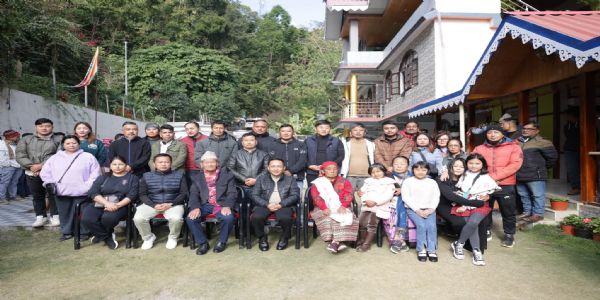 मुख्यमन्त्रीले राजनीतिक सचिव र उनको परिवारलाई क्रिसमसको शुभकामना दिए