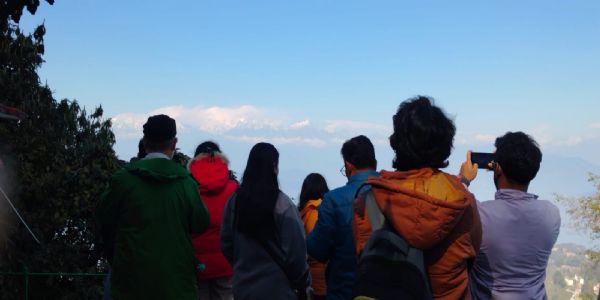 सालको अन्तिम दिन पहाडमा पर्यटकहरुको भीड, नयाँ साललाई स्वागत गर्न तयार