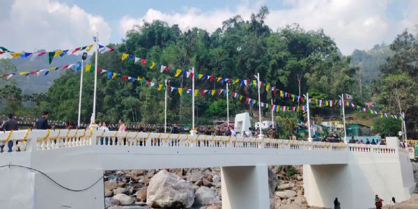 अजय एडवर्ड्सद्वारा गोर्खाल्याण्ड पुलको उद्घाटन