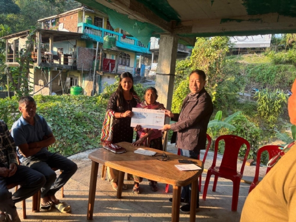 सामाजिक सुरक्षा योजना अन्तर्गत रोहिणीमा एकजना लाभार्थीलाई पचास हजार रुपियाँ प्रदान सामाजिक सुरक्षा योजना अन्तर्गत रोहिणीमा एकजना लाभार्थीलाई पचास हजार रुपियाँ प्रदान