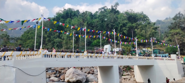 अजय एडवर्ड्सद्वारा गोर्खाल्याण्ड पूलको उदघाटन अजय एडवर्ड्सद्वारा गोर्खाल्याण्ड पूलको उदघाटन