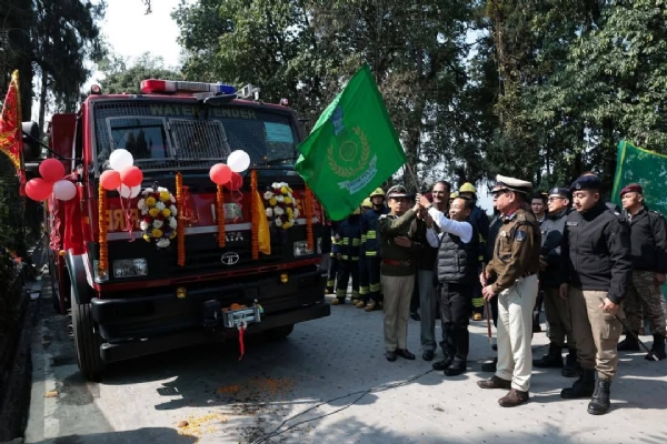 मुख्यमन्त्रीले 13 वटा नयाँ फायर टेन्डर गरे जनहितको निम्ति समर्पित