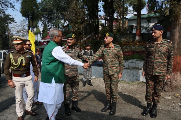 राज्यपालले भारतीय सेनाका जवानहरूसॅंग होली मनाए