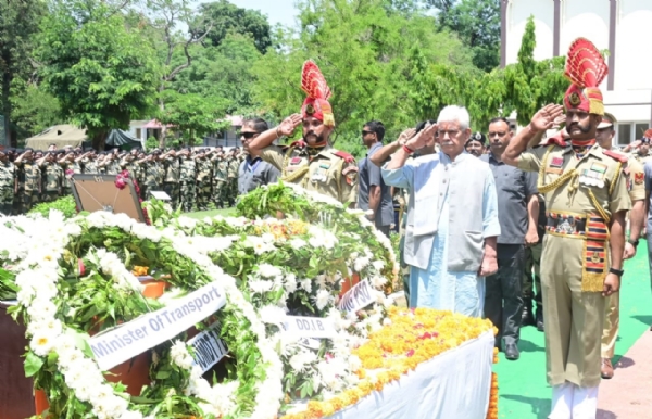 उपराज्यपालले बहादुर बीएसएफ कन्स्टेबल दीपक चिंगाखमलाई श्रद्धाञ्जली दिए