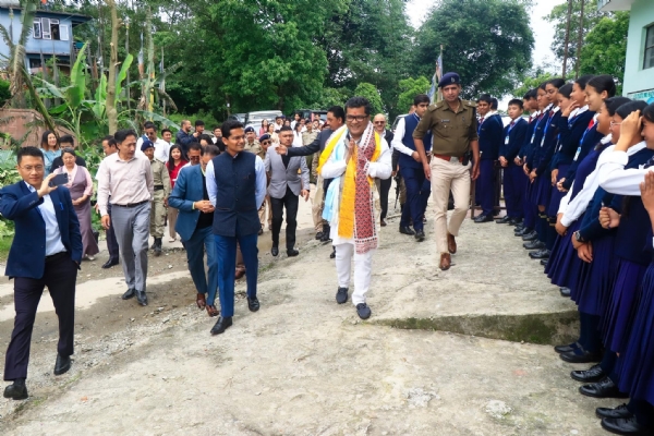 केन्द्रिय राज्यमन्त्री मार्गेरिटा एक दिवसीय भ्रमणमा पाकिम आइपुगे केन्द्रिय राज्यमन्त्री मार्गेरिटा एक दिवसीय भ्रमणमा पाकिम आइपुगे