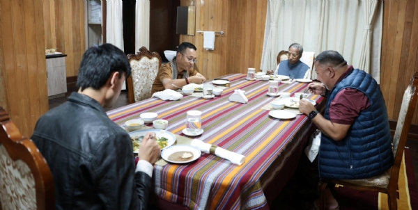 पूर्व राज्यपाल गंगा प्रसादको सम्मानमा दिवाभोजको आयोजन
