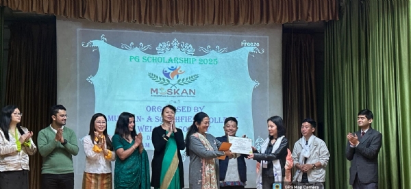 साउथफिल्ड कलेज दार्जिलिङको मुस्कान छात्रवृत्ति श्रुति राईलाई प्रदान