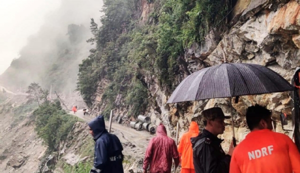 उत्तर सिक्किम वाहन दुर्घटनामा बेपत्ता बनेका मानिसहरूको दोस्रो दिन ​पनि टुङ्गो लागेन, खोज कार्यमा प्रतिकूल मौसम बन्यो वाधा
