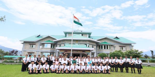 सिङताम विद्यालयका विद्यार्थीहरूले राजभवन भ्रमण गरे