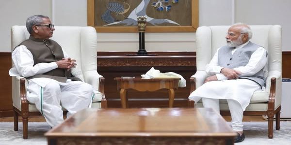 सिक्किमका राज्यपालले प्रधानमन्त्री मोदीसॅंग भेट गरे