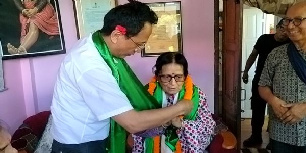 गोरामुमो अध्यक्ष मन घिसिङले रेणुलिना सुब्बासॅंग कालेबुङमा भेट गरे