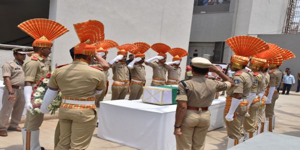 पूर्व सीएम विजय रुपाणीको पार्थिव शरीर 