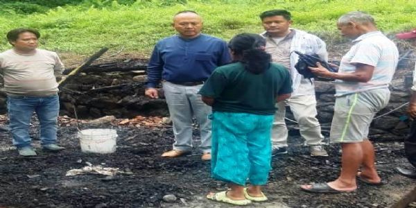 मङपू रेसेप दीपक टोलमा एउटा घर जलेर खरानी