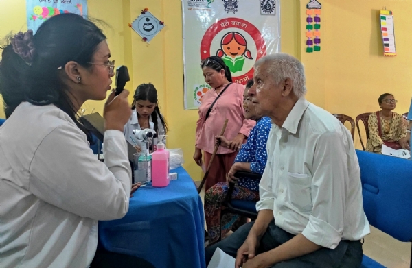 जोरथाङमा 98 जना वरिष्ठ नागरिकहरूको नि:शुल्क आँखा जाँच गरियो