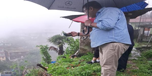 लगातार परेको पानीले वार्ड नम्बर 17 मा पैह्रो