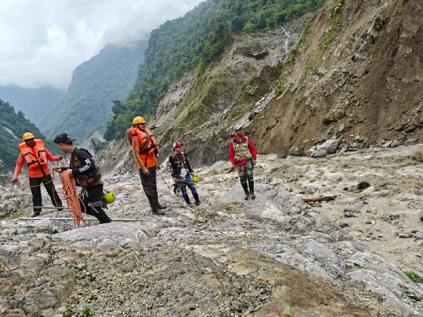 उत्तर सिक्किममा वाहन दुर्घटनापछि बेपत्ता बनेका मानिसहरू अझै पनि निखोज उत्तर सिक्किममा वाहन दुर्घटनापछि बेपत्ता बनेका मानिसहरू अझै पनि निखोज