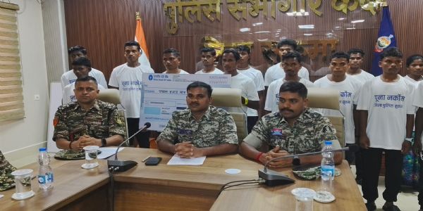 छत्तीसगढ़को सुकमामा दुई हार्डकोर सहित 16 नक्सलीले गरे आत्मसमर्पण