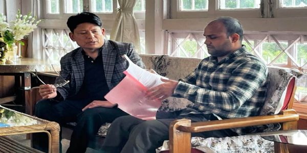 टुङ-सन्तमेरिज समष्टिका सभासद नुरी शेर्पा र खरसाङ महकुमा वन अधिकारीको भेटघाट
