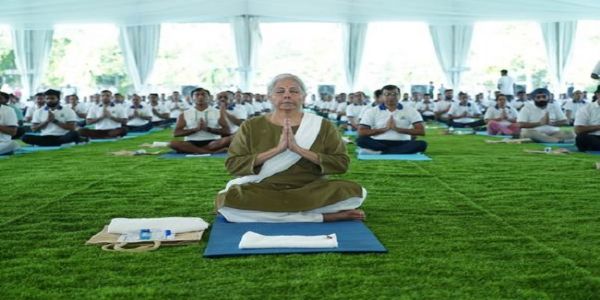 सीतारमणले फरीदाबाद स्थित एजेएनआईएफएममा अन्तरराष्ट्रिय योग दिवस समारोहमा भाग लिइन्