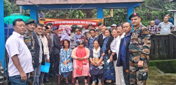 असम राइफल्सद्वारा खरसाङमा भूतपूर्व सैनिकहरूका समस्याहरूको समाधान गर्न सेवामूलक कार्यक्रम आयोजित