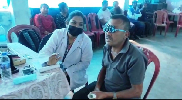 डा अम्बेडकर ग्राम सुधार समितिद्वारा नि:शुल्क आँखा जाँच शिविर सम्पन्न