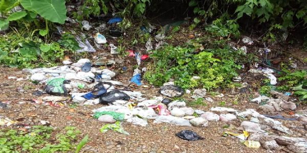 तीनधारेको भानु ग्राम क्षेत्रमा मैलाहरु थुप्रेर क्षेत्र नै दुर्गन्धित