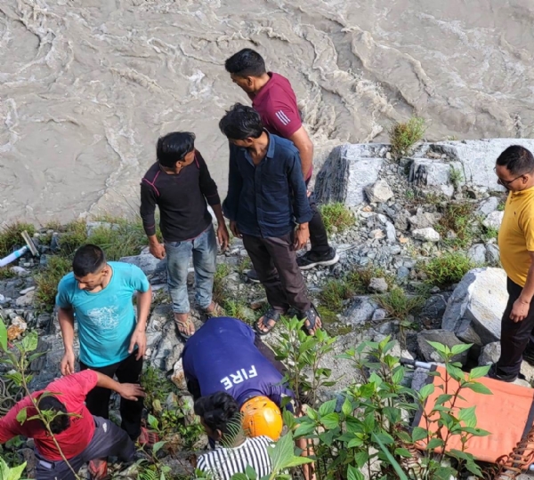 बस दुर्घटनापछि हराएका नौ यात्रीहरूको खोजीको निम्ति दोस्रो दिन पनि रेस्क्यू जारी