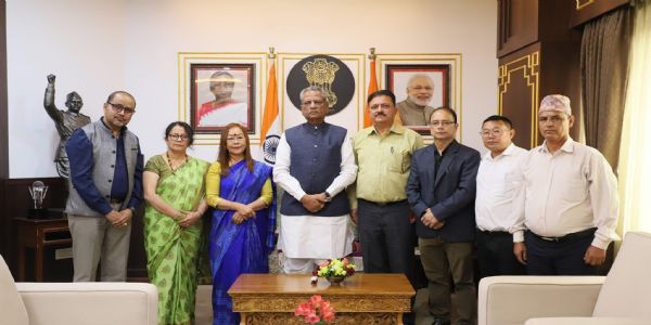 नेपाली साहित्य परिषदको प्रतिनिधि टोलीद्वारा राज्यपालसॅंग भेट
