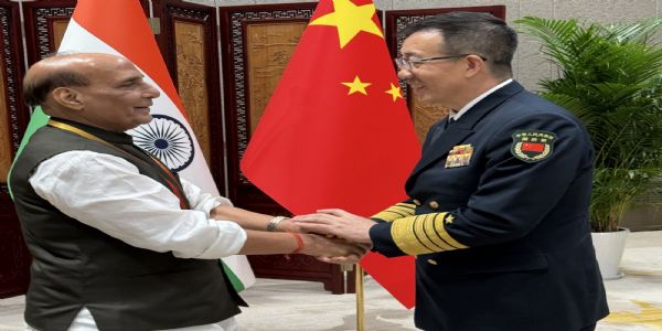 राजनाथ सिंहले किङदाओमा चिनियाँ रक्षामन्त्रीसँग भेट गरे
