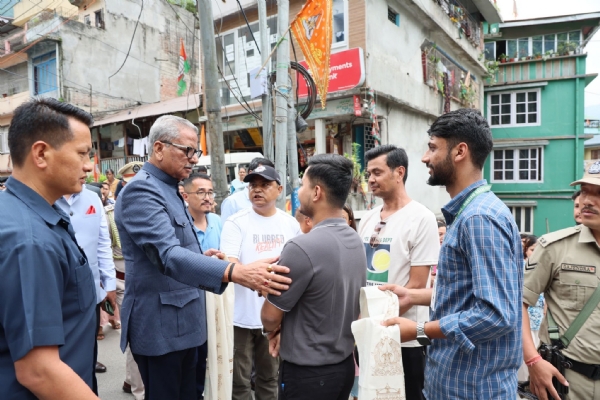 राज्यपालले सिङतामको भ्रमण गरेर स्थानीय मानिसहरूलाई सतर्कता अपनाउन आह्वान गरे