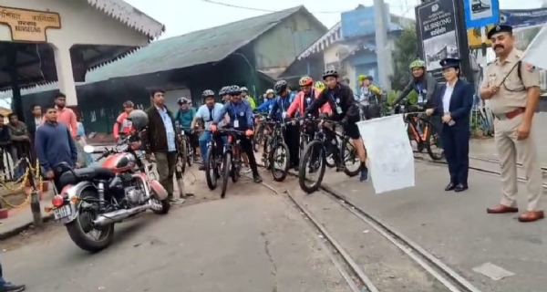 दार्जिलिङ हिमालयन रेलवेद्वारा दिगो पर्यटन र पर्यावरण सचेतनाको लागि साईकिल ऱ्याली आयोजित