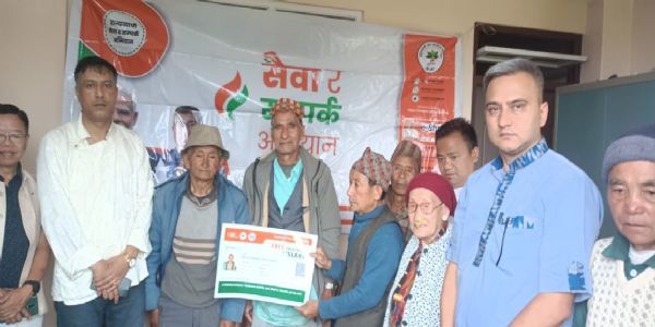 गेजिङ जिल्लामा 500 भन्दा धेरै आयुष्मान भारत र ई-श्रम कार्ड वितरित