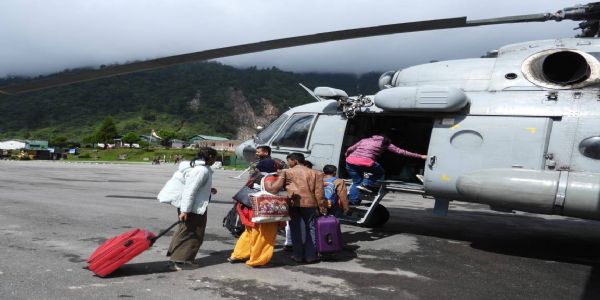 उत्तर सिक्किममा स्थानीय बासिन्दा र फसेका पर्यटकहरूलाई सहयोग गर्न भारतीय सेना मैदानमा