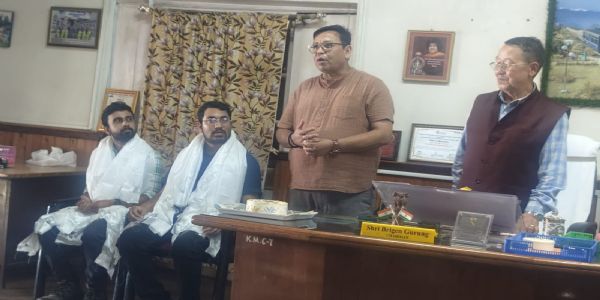 खरसाङ नगरपालिकाद्वारा राष्ट्रिय चिकित्सक दिवस पालन, चिकित्सकहरु सम्मानित