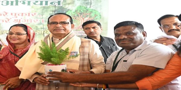 प्रधानमन्त्री मोदीको नेतृत्वमा ‘स्वच्छ भारत’ को सपना बन्यो जन-जनको संकल्प- शिवराज सिंह चौहान