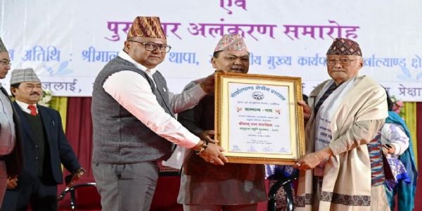 वरिष्ठ साहित्यकार नन्द हाङ्खिम भानु पुरस्कारद्वारा अलङ्कृत