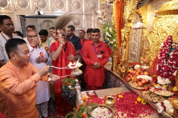 मुख्यमन्त्रीले भिवानीको पवित्र पहाडी माताको मन्दिरमा पूजा अर्चना गरे