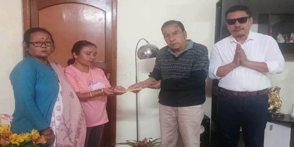 आशारिका फाउण्डेशनद्वारा खरसाङको मृगौला रोगीलाई आर्थिक सहयोग प्रदान