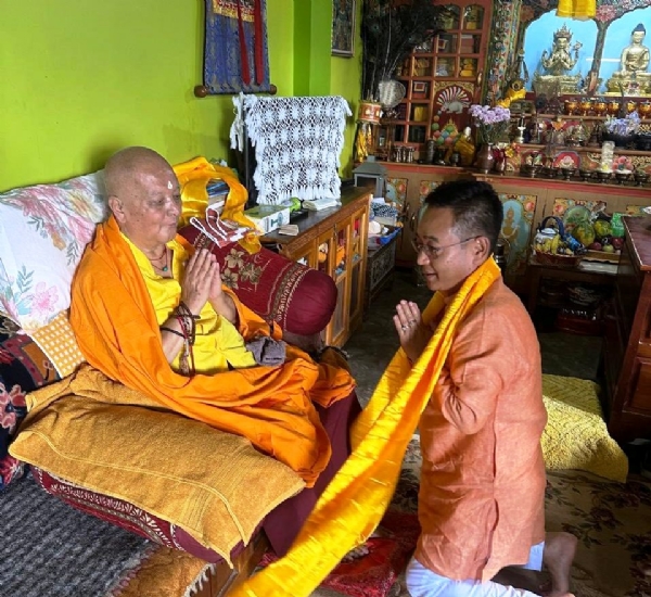 मुख्यमन्त्रीले परम पावन गुरुङ टुल्कू निमा होइशर रिम्पोछेसॅंग भेट गरे