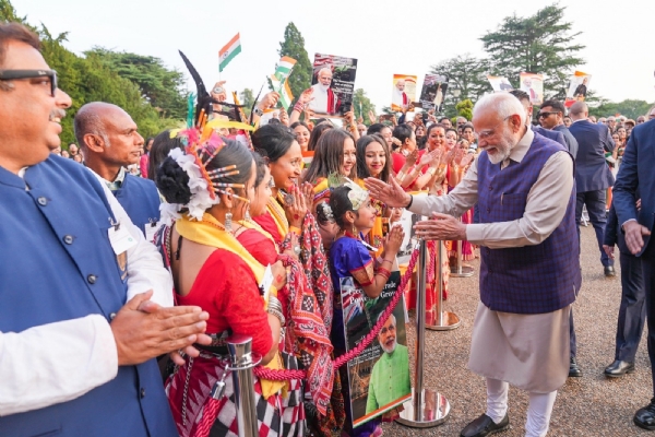 दुई दिनको यात्रामा लन्दन पुगे प्रधानमन्त्री मोदी, भव्य स्वागत, एफटीएमा हुनेछ हस्ताक्षर