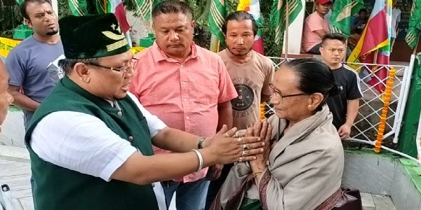 विधायक निरज जिम्बाले शहीदका परिवारलाई घर र आजीवन वृद्ध भत्ता दिने घोषणा गरे