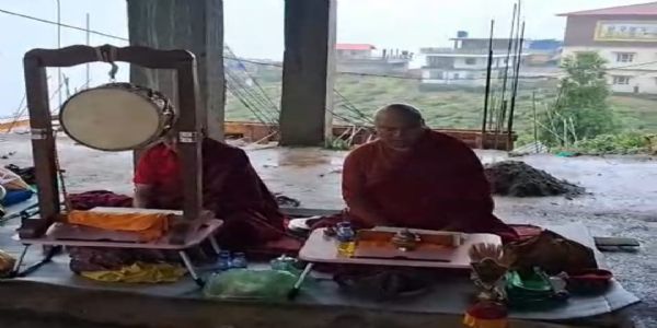 ग्रीन तारा गुम्बा परिसरमा खरसाङवासीको सुख, शान्ति र समृद्धिको लागि पूजा सम्पन्न