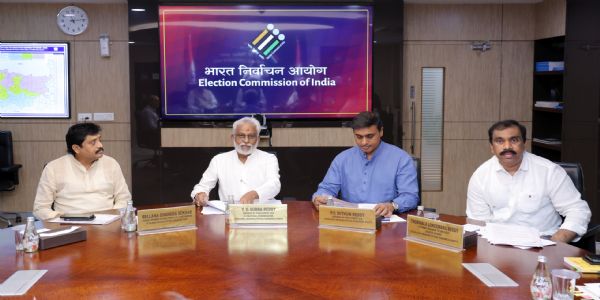 वाईएसआर कांग्रेस प्रतिनिधिमण्डलले भेट्यो चुनाउ आय़ोगलाई