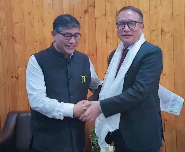 प्रदेश भाजपा अध्यक्ष डीआर थापाले आरबीआई क्षेत्रीय निदेशकलाई भेट गरे