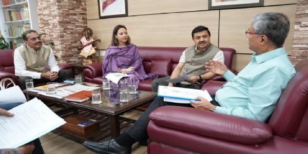 स्वास्थ्य मन्त्री ढुङ्गेलले नयॉं दिल्लीमा आयुष मन्त्रालयका सचिवसॅंग भेट गरे