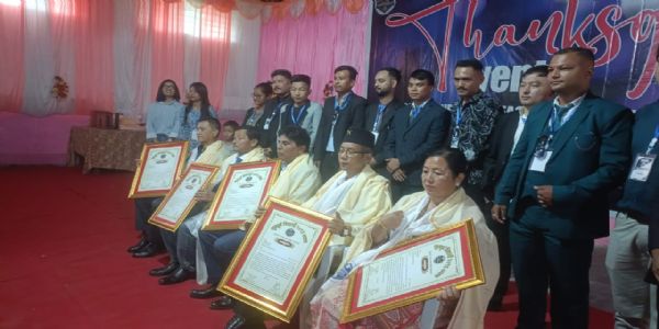 तीनधारे उच्चत्तर माध्यमिक विद्यालयका पूर्व विद्यार्थीहरूद्वारा शिक्षकहरू सम्मानित