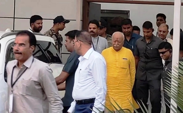 मोहन भागवत इन्दौर पुगे।