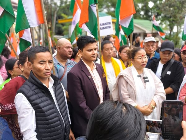 रांका फाटकदेखि डीएसी गान्तोकसम्म तिरङ्गा ऱ्याली निकालियो