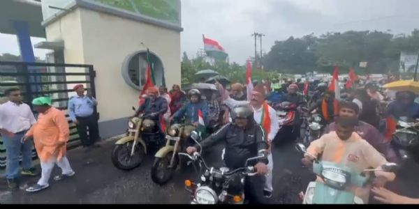 राज्यसभा सांसद हर्षवर्द्धन श्रृंङ्लाको नेतृत्वमा बाइक ऱ्यालीको साथमा तिरङ्गा यात्रा सम्पन्न
